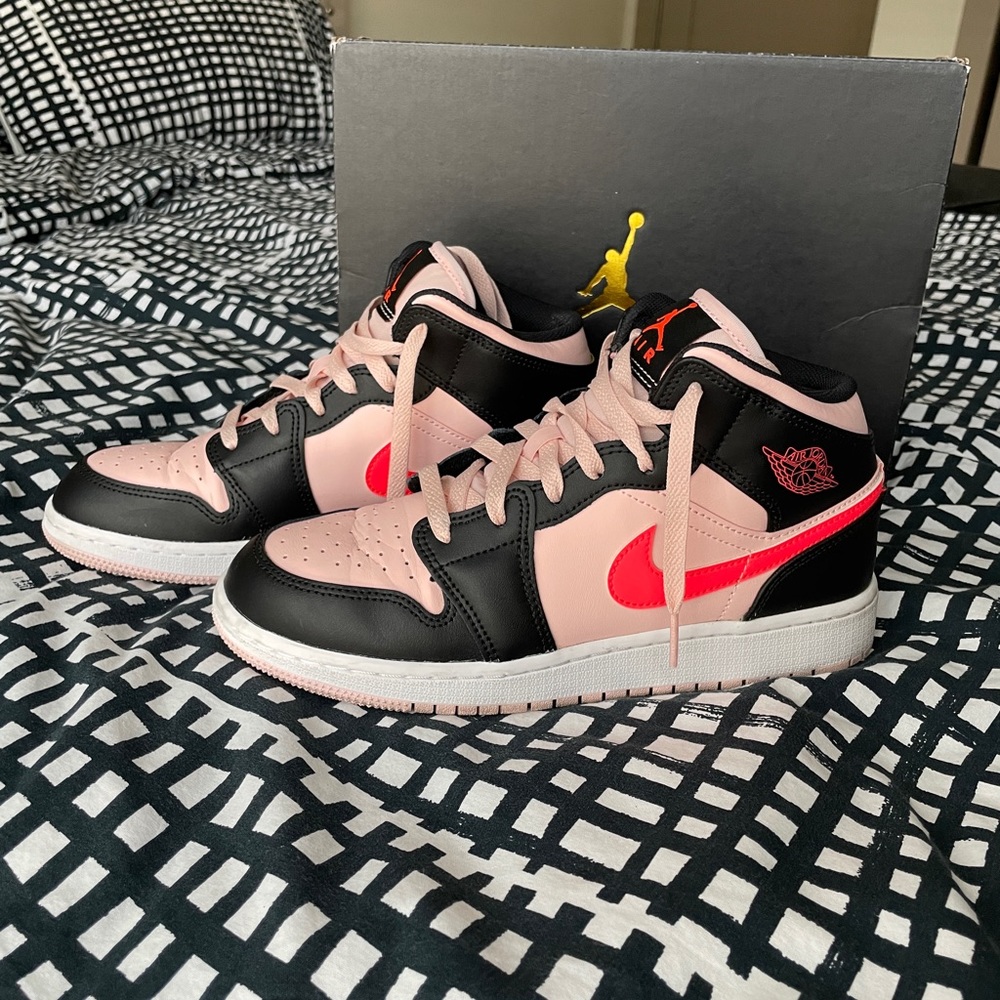 Air Jordan 1 Mid